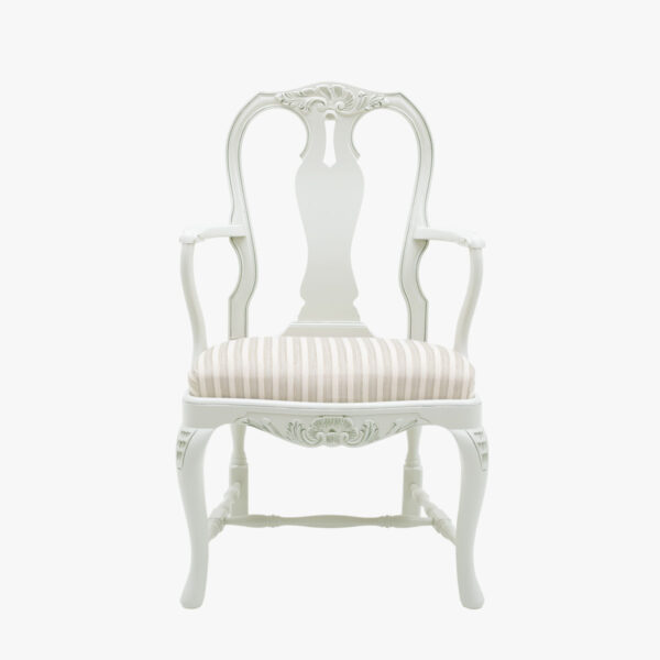 Talonpoikaisrokokoo tuoli käsinojin, helmenharmaa-patina, verhoilu Line 12 luonnonvalkoinen.