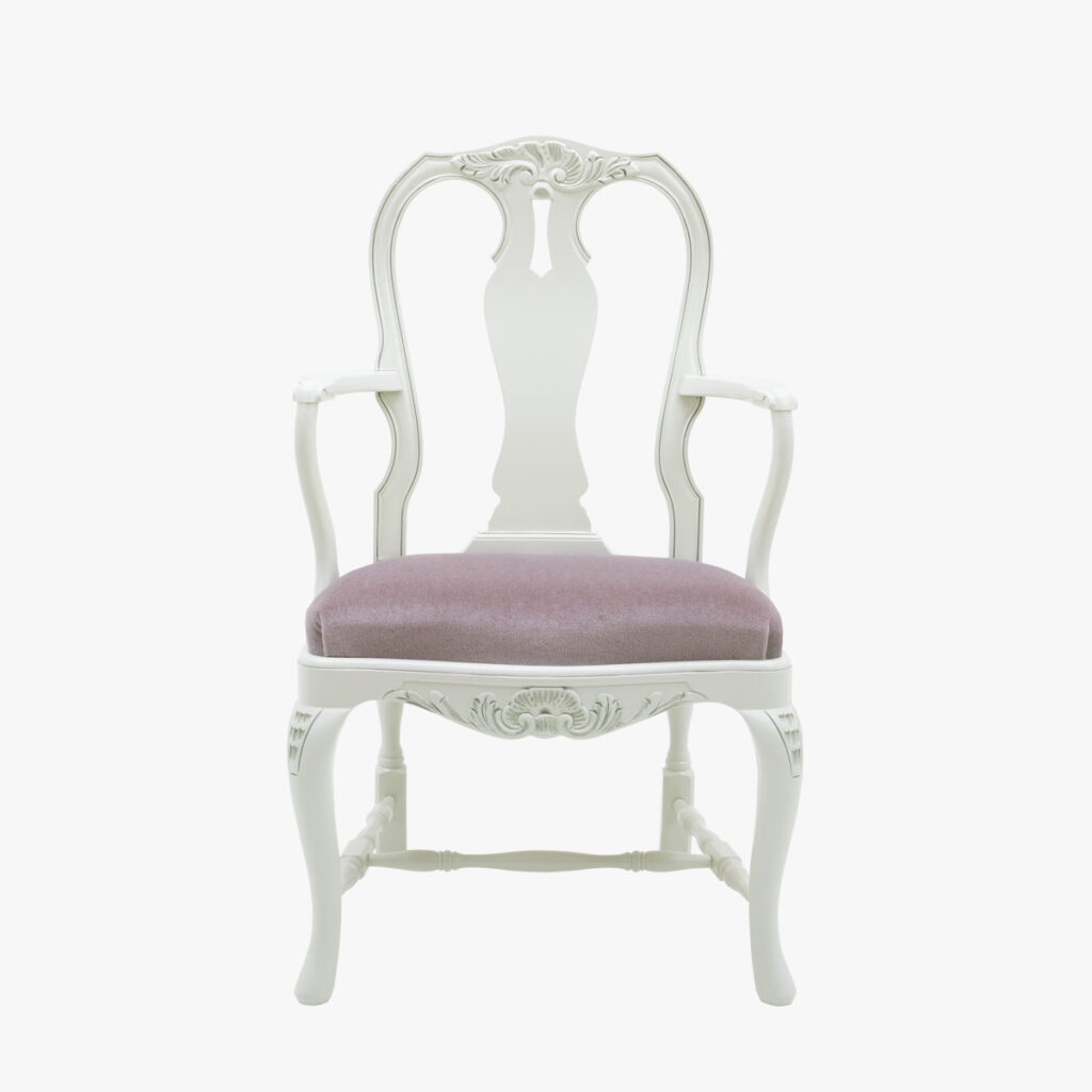 Talonpoikaisrokokoo-tuoli, väri helmenharmaa-patina, verhoilu mohair 23 syreeni.