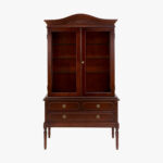 Empire hopeakaappi, väri Hepplewhite eli tumma mahonki.