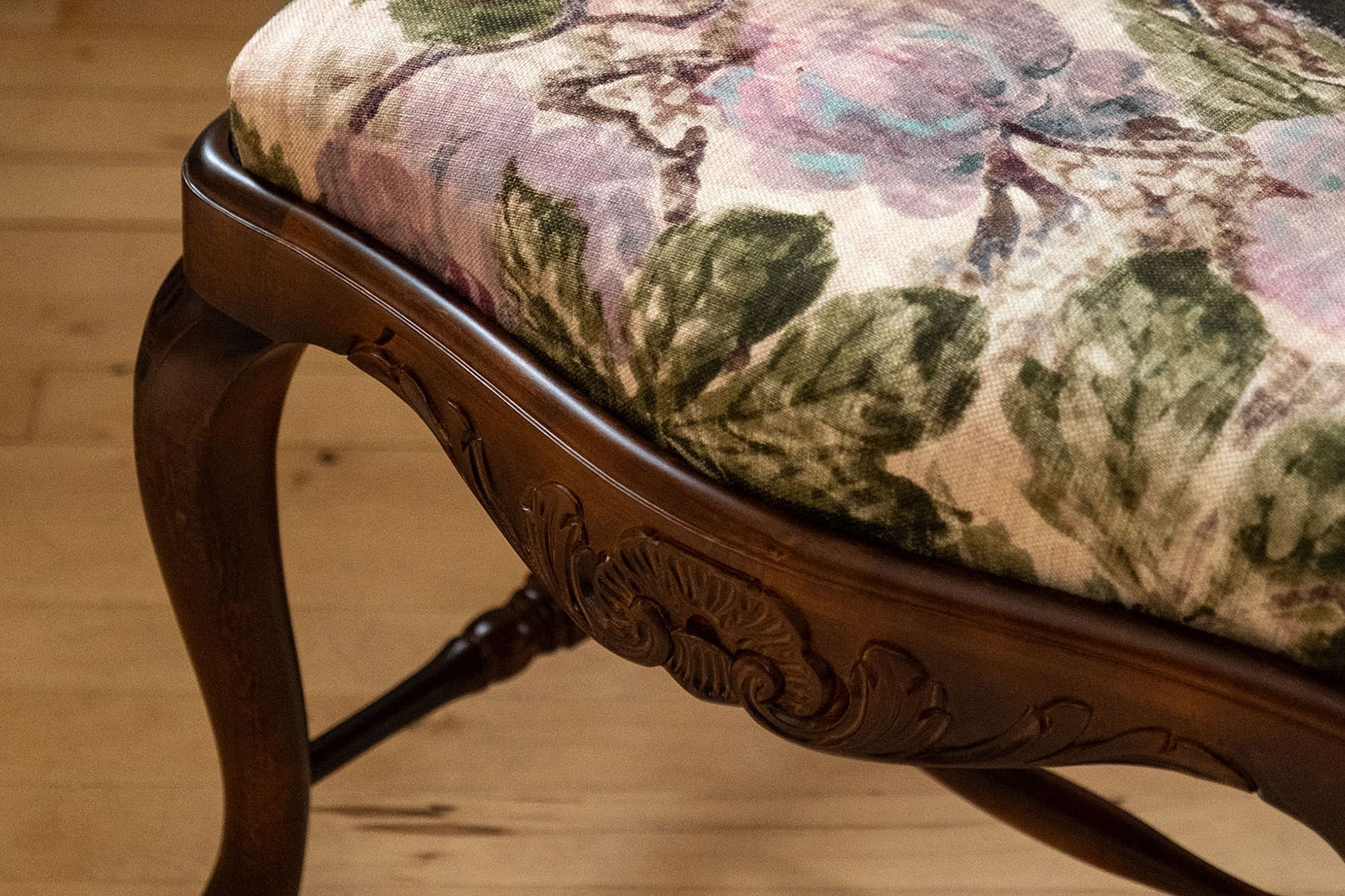 Tilauskankailla verhoillut tuotteet