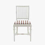 Kustavilainen tuoli, väri helmenharmaa-patina, verhoilu Amadeus ruskea.