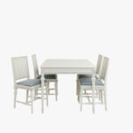 Kustavilainen ruokapöytä, helmenharmaa - patina. Yhdessä Canastera Cameo blue -kankaalla verhoiltujen kustavilaistuolien kanssa.