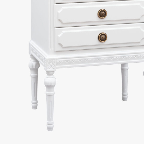 Kustavilainen lipasto, väri valkoinen.