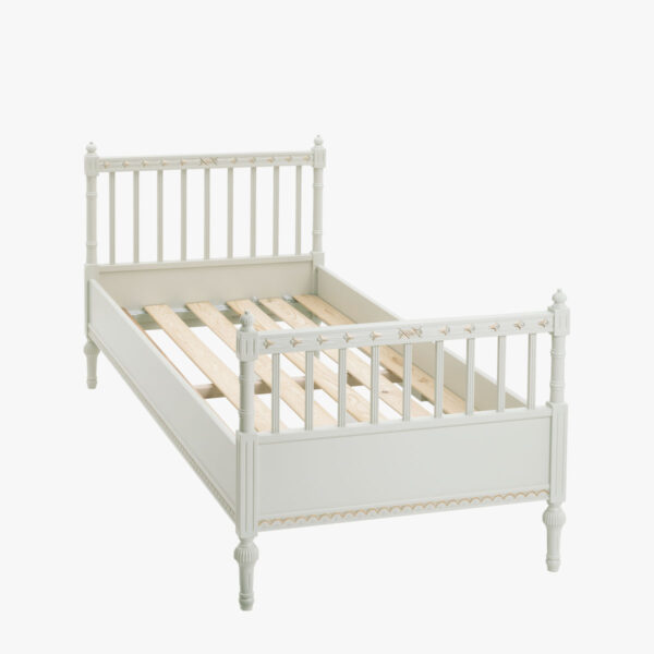 Kustavilainen sänky, väri helmenharmaa-kulta. Sängyssä on sälepohja. Kuvassa sänky koossa 80x200 cm.