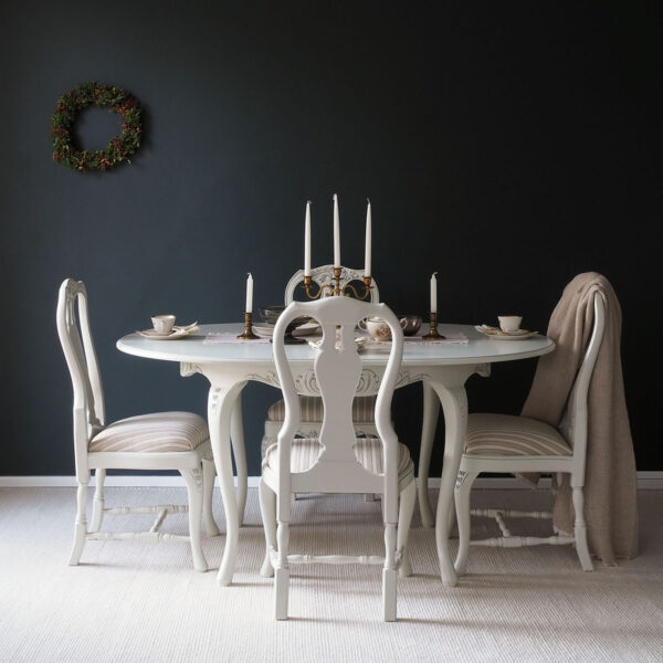 Talonpoikaisrokokoo ruokapöytä pyöreä