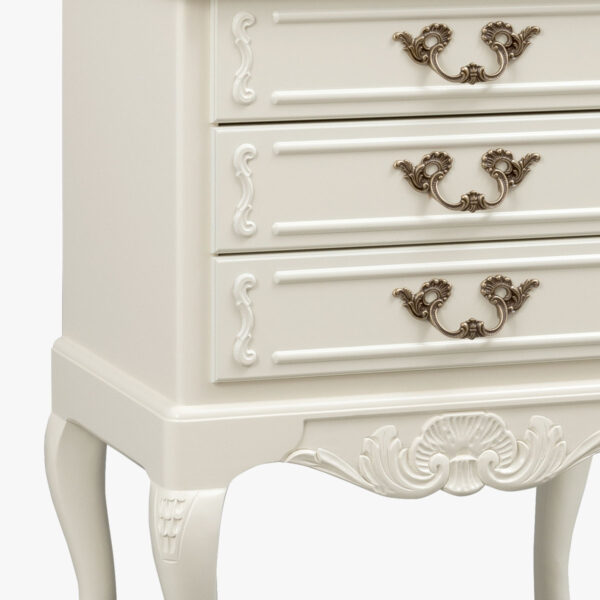 Talonpoikaisrokokoo lipasto, kerma.