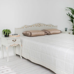 Talonpoikaisrokokoo divaanisänky