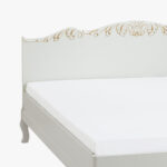 Talonpoikaisrokokoo divaanisänky 160 x 200 cm, väri helmenharmaa-kulta.