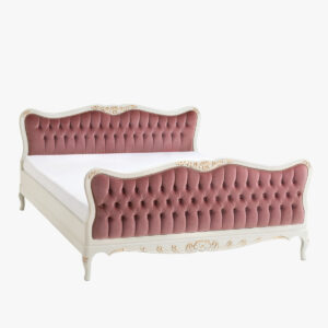 Talonpoikaisrokokoo sänky verhoiltu, väri helmenharmaa-kulta, verhoiluna rosa mohairsametti (tämän kankaan valmistus loppunut).